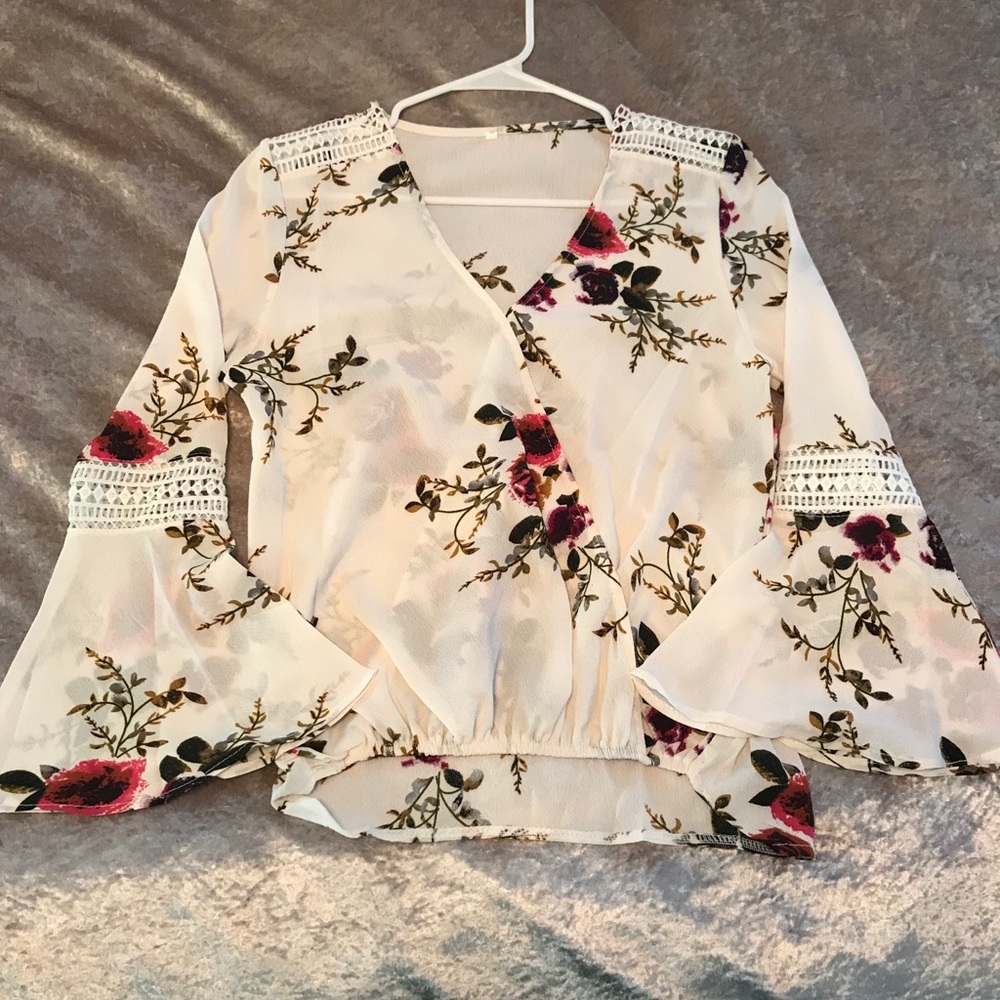 NWOT size small floral print blouse